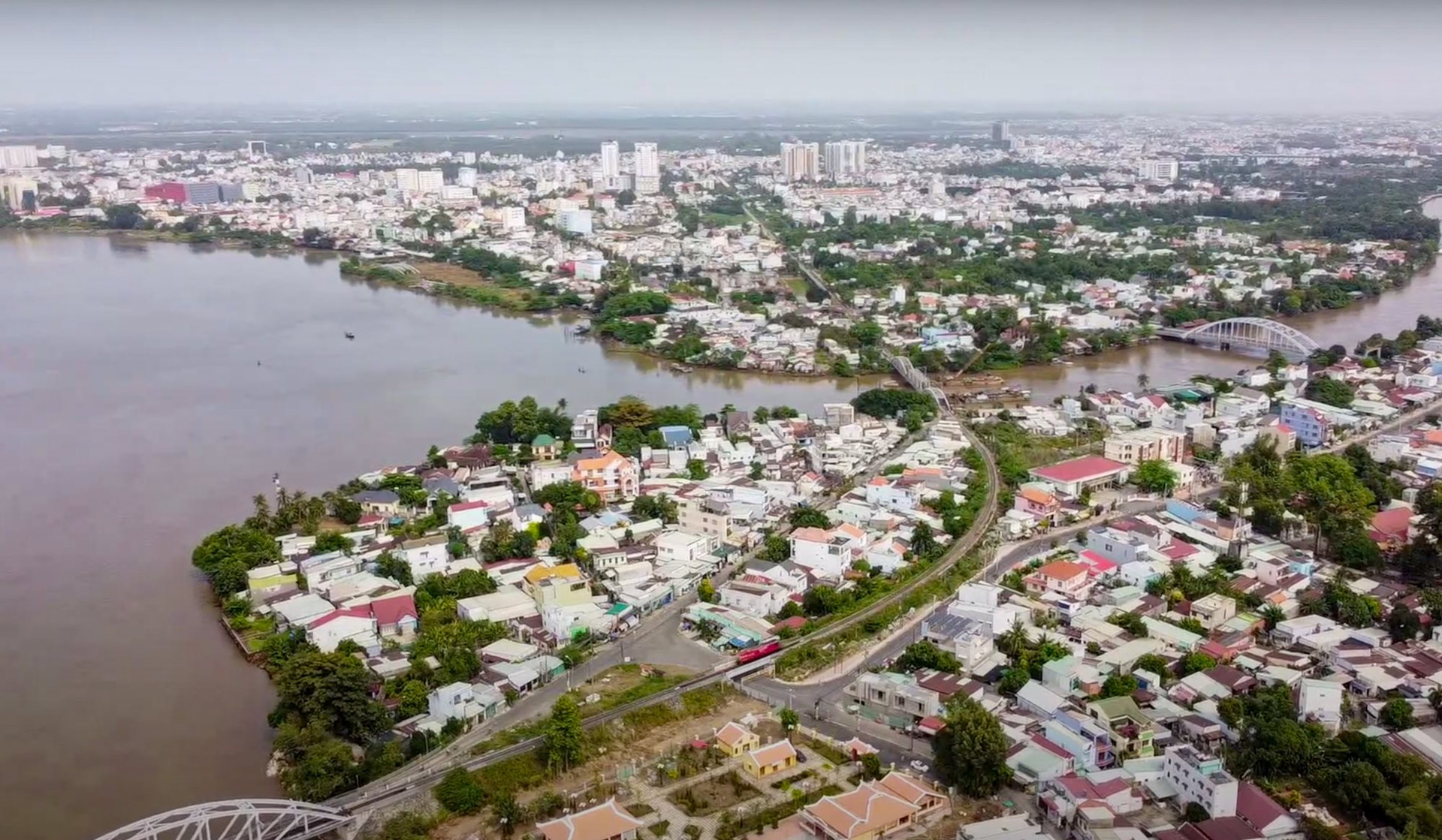 Thành phố trực thuộc tỉnh đông dân nhất Việt Nam, ngang Cần Thơ, Đà Nẵng có gì đặc biệt? - Ảnh 2.