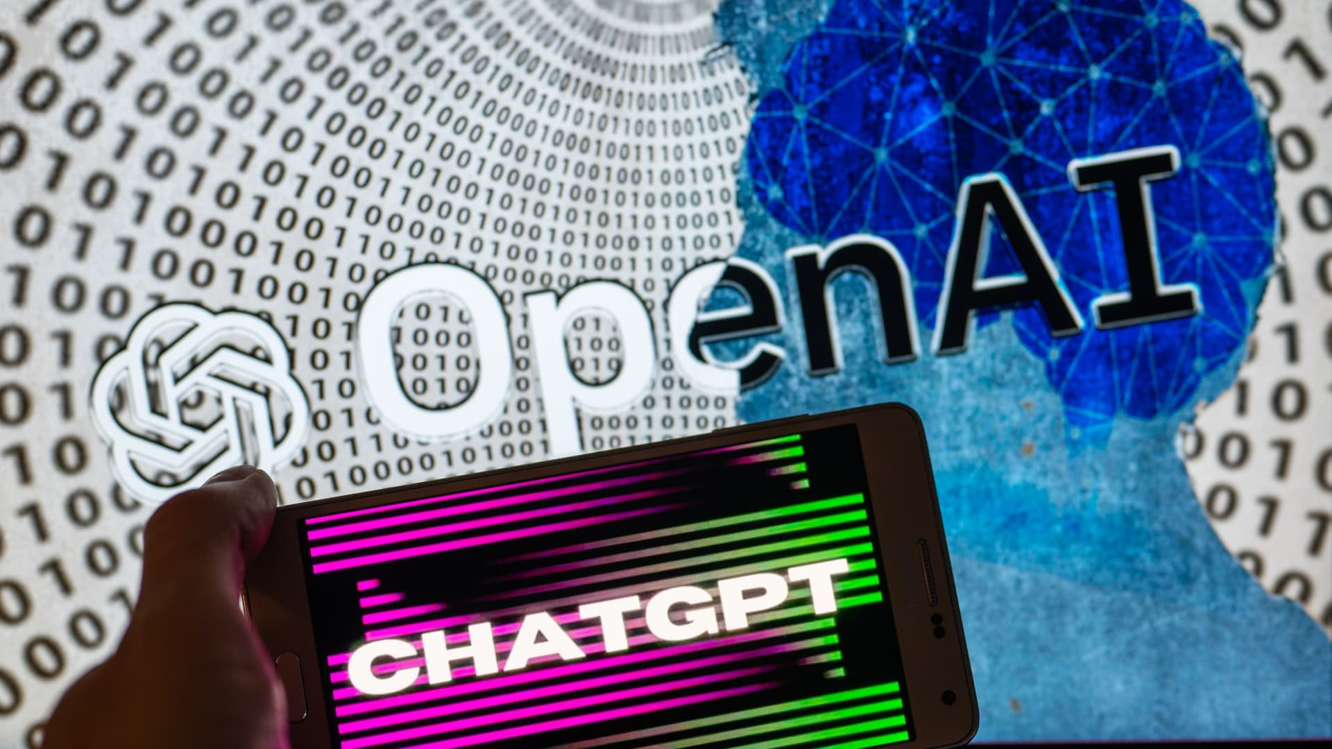 OpenAI bắt đầu kiếm tiền từ ChatGPT, tung ra gói ChatGPT Plus giúp người trả phí được ưu tiên truy cập chatbot AI - Ảnh 1.