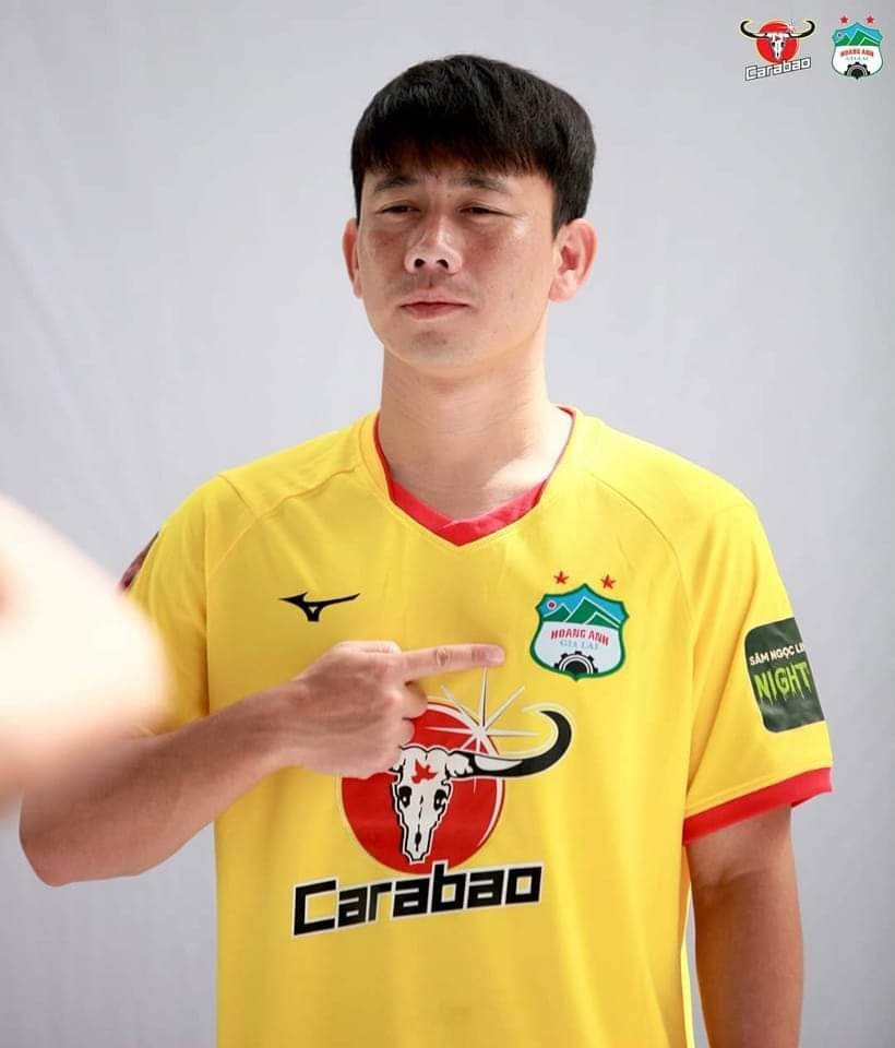 Bầu Đức và VPF đã có được tiếng nói chung cho V.League, áo cầu thủ HAGL &quot;chi chít&quot; logo nhãn hàng - Ảnh 1.