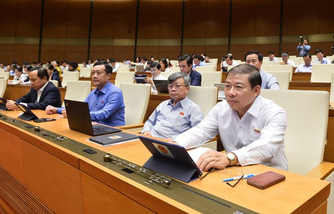 Nhóm đối tượng nào được tăng lương cơ sở lên 1,8 triệu đồng từ 1-7-2023? - Ảnh 1.