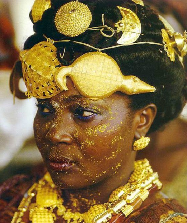 Bộ tộc giàu nhất châu Phi, không xa hoa không kém gì đại gia Dubai: Làm ăn nhìn trang sức để đánh giá, đến đôi dép lê cũng được đính vàng - Ảnh 3.