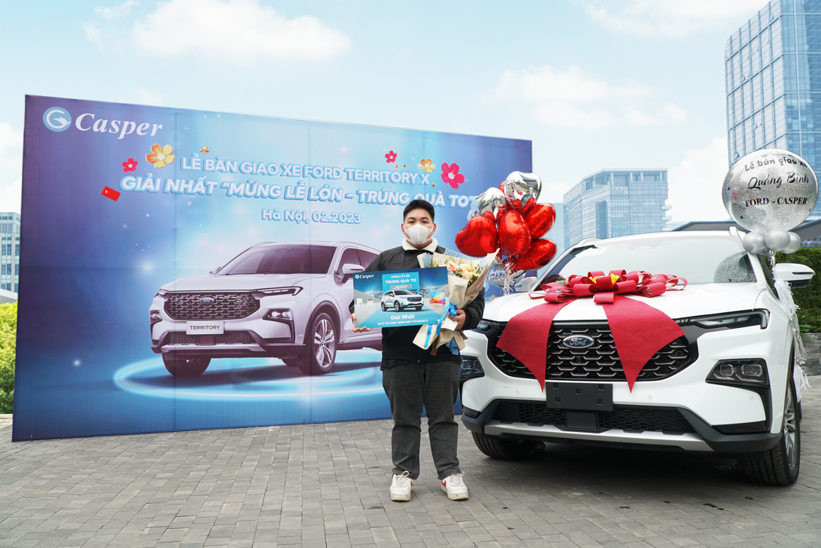 Chàng trai sinh năm 2003 mua TV biếu ông bà dịp Tết, bất ngờ được trúng thưởng xế sang - Ảnh 1. Chàng trai sinh năm 2003 mua TV biếu ông bà dịp Tết, bất ngờ được trúng thưởng xế sang - Ảnh 1.