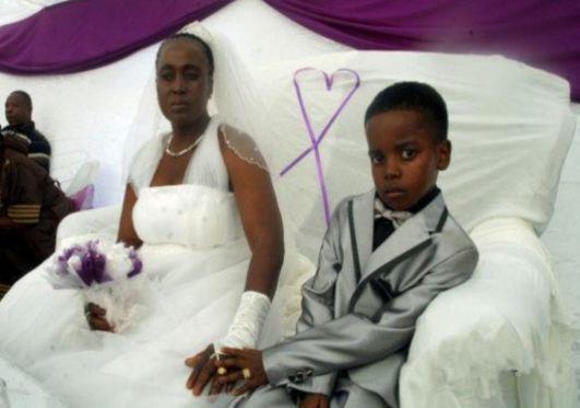 Cậu bé 9 tuổi kết hôn với người phụ nữ 62 tuổi: Câu chuyện phía sau khiến nhiều người cảm động - Ảnh 2.