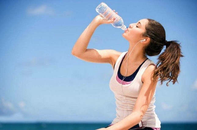 ‘Thời điểm vàng’ uống nước giúp giảm cân nhanh chóng, ‘thổi bay’ mỡ bụng hiệu quả - Ảnh 1.