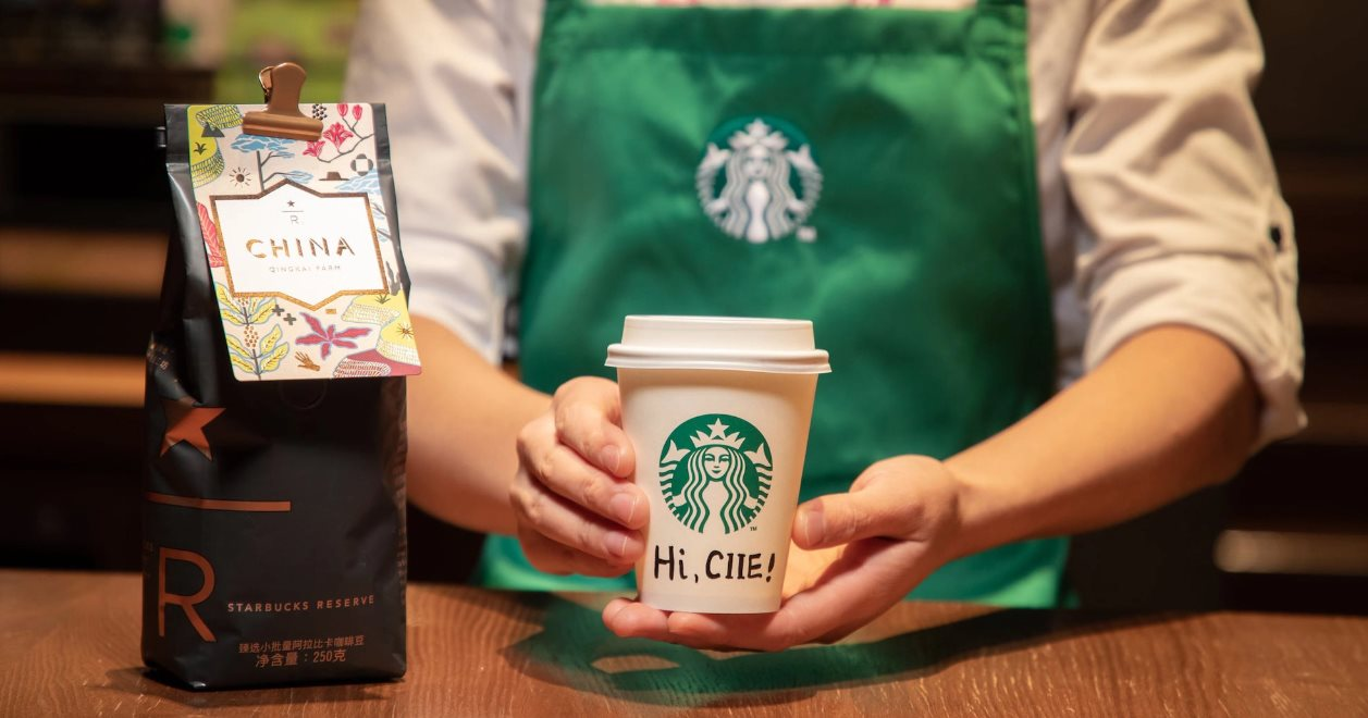Quốc gia Starbucks phải tự trồng cà phê để bán, hy sinh cả tiền bạc để lấy lòng hàng tỷ khách hàng vốn chỉ mê mệt trà xanh - Ảnh 1.