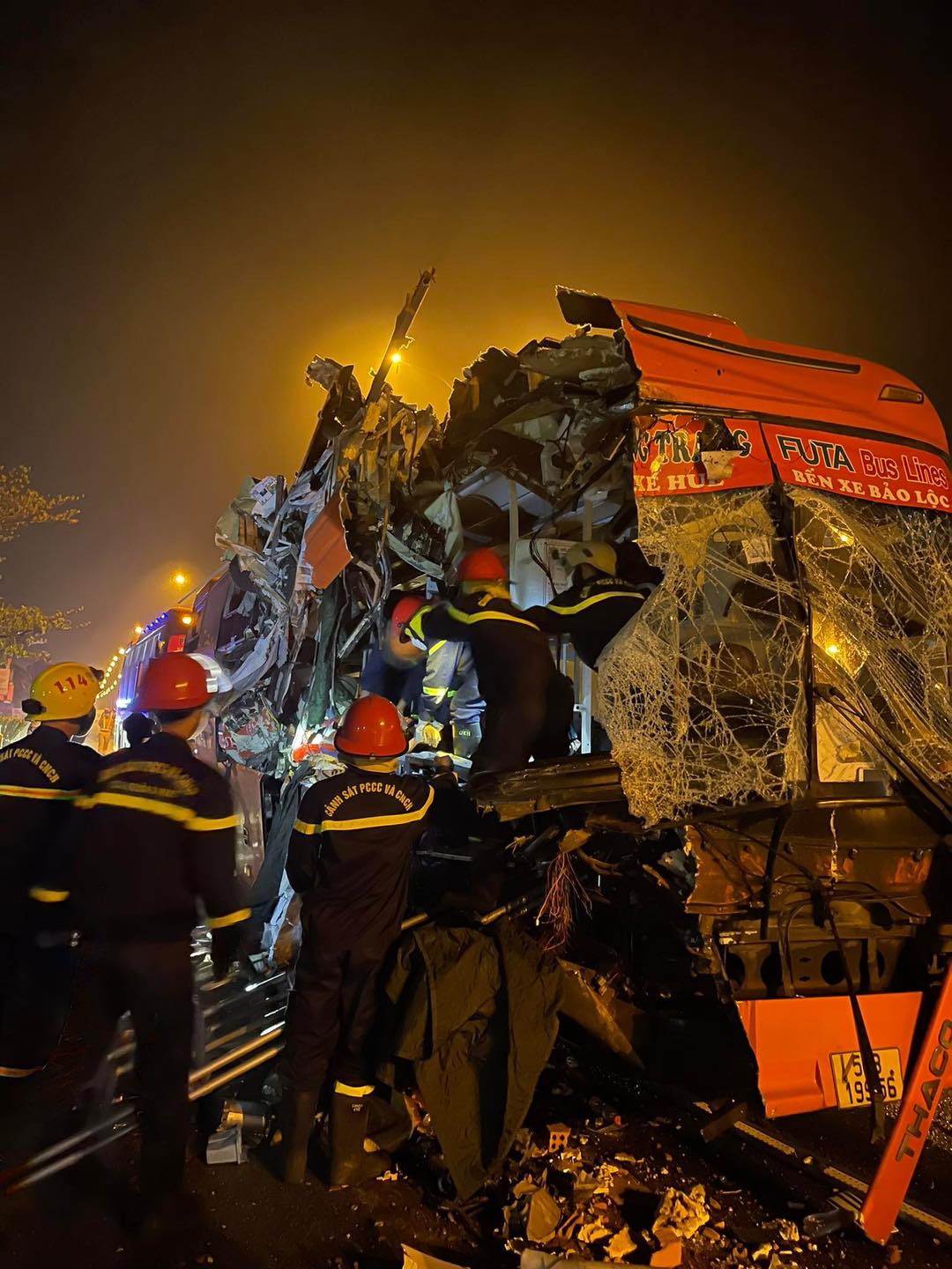 Tạm giữ tài xế xe khách vụ tai nạn 3 người chết, 13 người bị thương ở Quảng Nam - Ảnh 3.