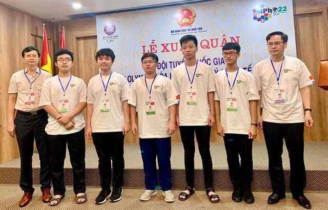 Top 4 ngôi trường cấp 3 tại Hà Nội là "vựa" Huy chương quốc tế, hết thủ khoa đại học lại đến quán quân Olympia từng theo học - Ảnh 6. Top 4 ngôi trường cấp 3 tại Hà Nội là "vựa" Huy chương quốc tế, hết thủ khoa đại học lại đến quán quân Olympia từng theo học - Ảnh 6.