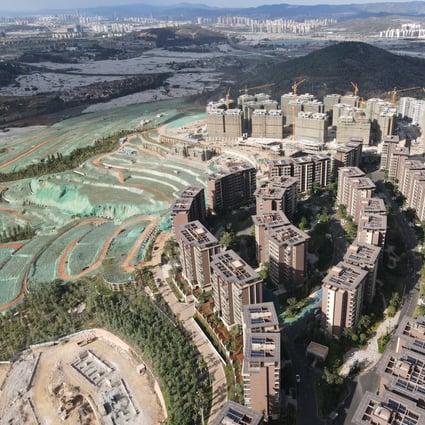 Sốt BĐS, một ngọn núi ở Trung Quốc từng bị bê tông hóa với hơn 1.000 biệt thự và căn hộ: Là công trình xây dựng trái phép, buộc phải dỡ bỏ vì phá hủy môi trường - Ảnh 1.