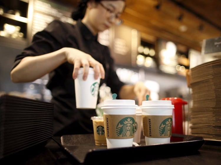 Starbucks ở xứ sở trà xanh: Đến quán cà phê Trung Quốc không chỉ để uống cà phê, gắn thương hiệu với địa vị xã hội và tích cực làm từ thiện - Ảnh 3.