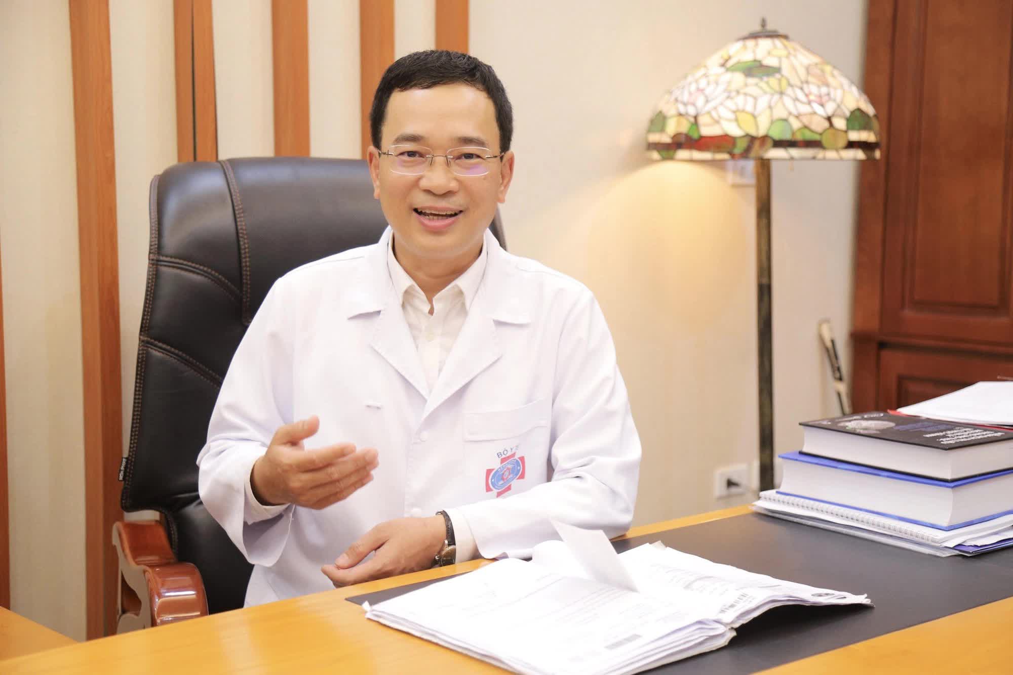 Cái nắm tay của vị bác sĩ trẻ tuổi giúp cụ bà vượt qua ung thư 20 năm - Ảnh 3. Cái nắm tay của vị bác sĩ trẻ tuổi giúp cụ bà vượt qua ung thư 20 năm - Ảnh 3.