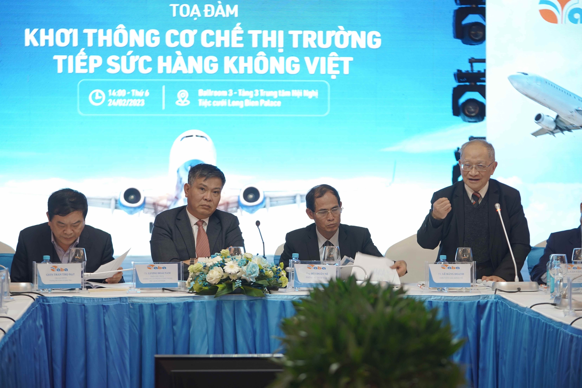 Hàng không muốn bỏ trần vé máy bay - Ảnh 1. Hàng không muốn bỏ trần vé máy bay - Ảnh 1.