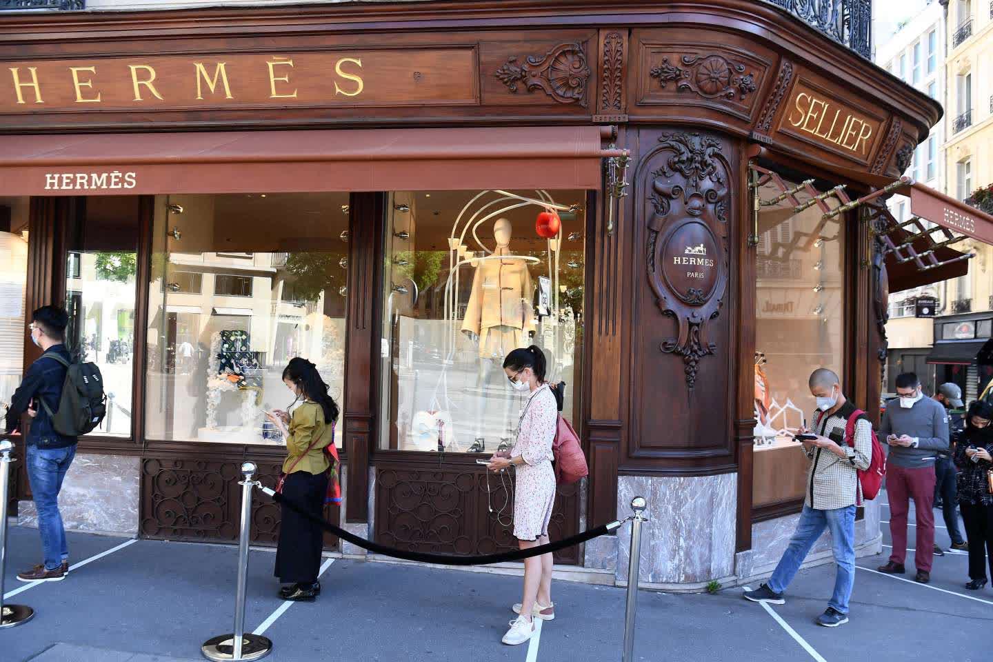 Công ty đáng mơ ước nhất năm gọi tên Hermès: Nhân viên được thưởng nóng 17 tháng lương, bỏ túi ít nhất 100 triệu, không hề hấn bởi làn sóng sa thải trên thế giới - Ảnh 2.