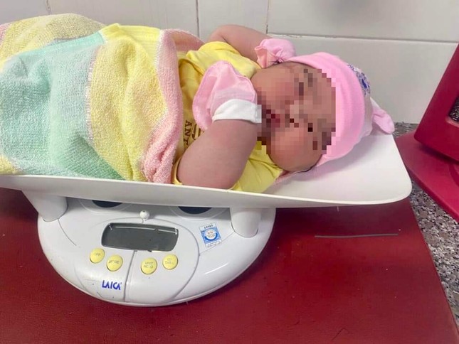 Bé gái sơ sinh chào đời với cân nặng 'khủng' 6kg - Ảnh 1. Bé gái sơ sinh chào đời với cân nặng 'khủng' 6kg - Ảnh 1.