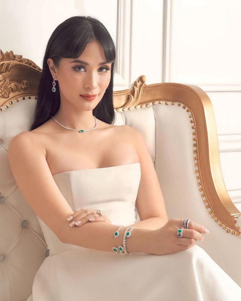 Góc khuất giới thượng lưu Trung Quốc: Có 'khóa đào tạo thành vợ đại gia', nhiều người đẹp cùng xài chung chiếc vớ hiệu để xây dựng hình tượng quý cô giàu sang - Ảnh 1. Góc khuất giới thượng lưu Trung Quốc: Có 'khóa đào tạo thành vợ đại gia', nhiều người đẹp cùng xài chung chiếc vớ hiệu để xây dựng hình tượng quý cô giàu sang - Ảnh 1.