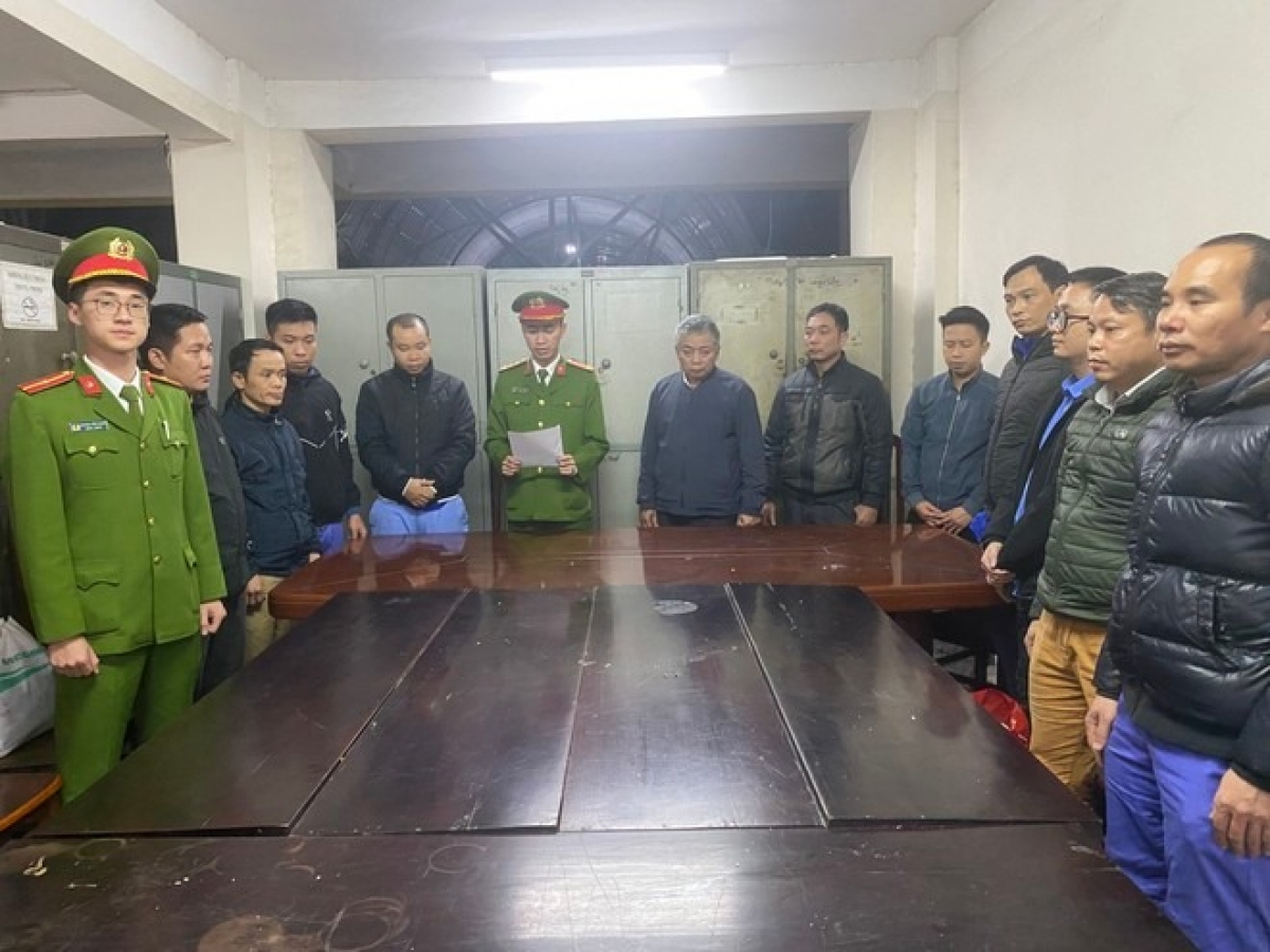 Tạm giữ 18 cán bộ tại 2 trung tâm đăng kiểm ở Gia Lâm, Hà Nội - Ảnh 1. Tạm giữ 18 cán bộ tại 2 trung tâm đăng kiểm ở Gia Lâm, Hà Nội - Ảnh 1.