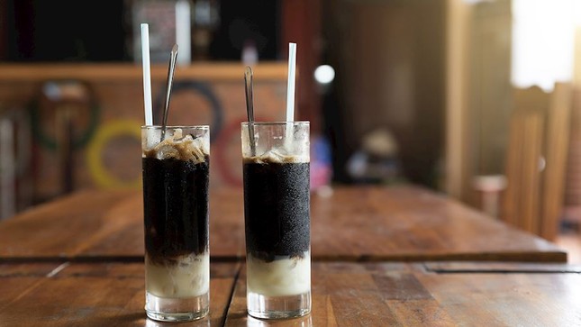 Cà phê sữa đá Việt Nam ‘phá đảo’ bảng xếp hạng ngon nhất thế giới - Ảnh 1.