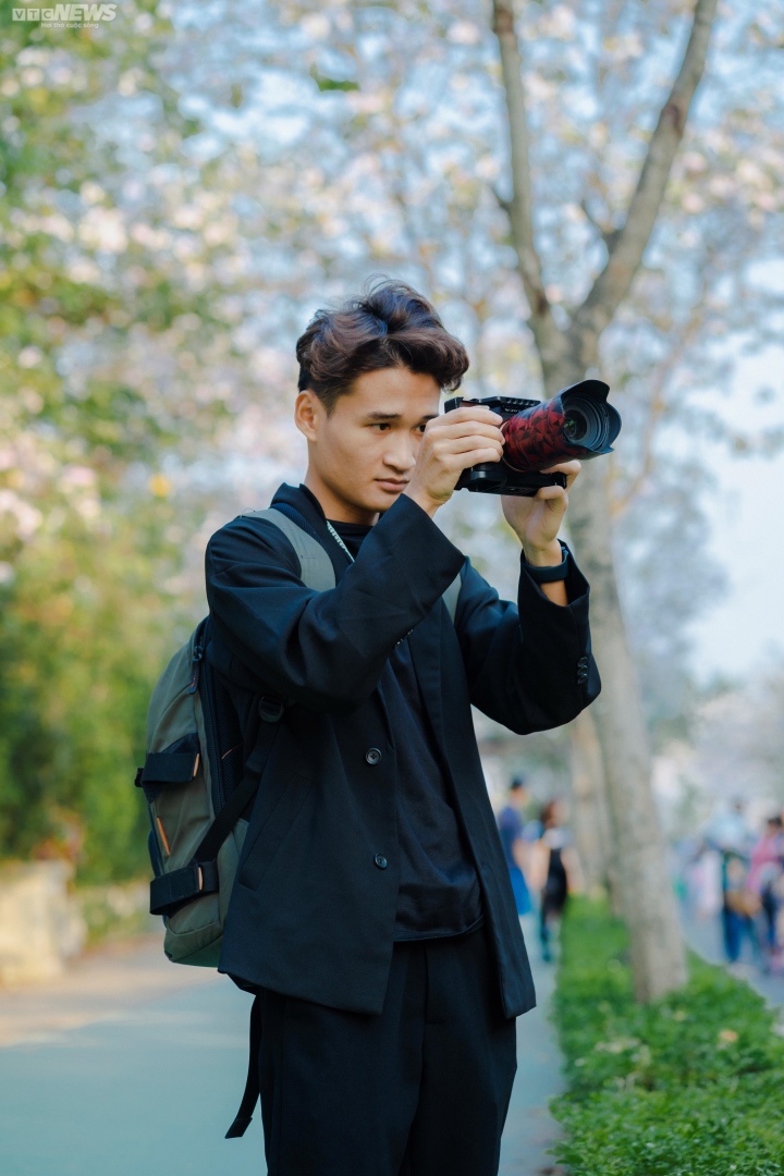 Hà Nội mùa hoa sưa, hoa ban, hoa phong linh: Thợ ảnh kiếm trăm triệu/tháng - Ảnh 4. Hà Nội mùa hoa sưa, hoa ban, hoa phong linh: Thợ ảnh kiếm trăm triệu/tháng - Ảnh 4.