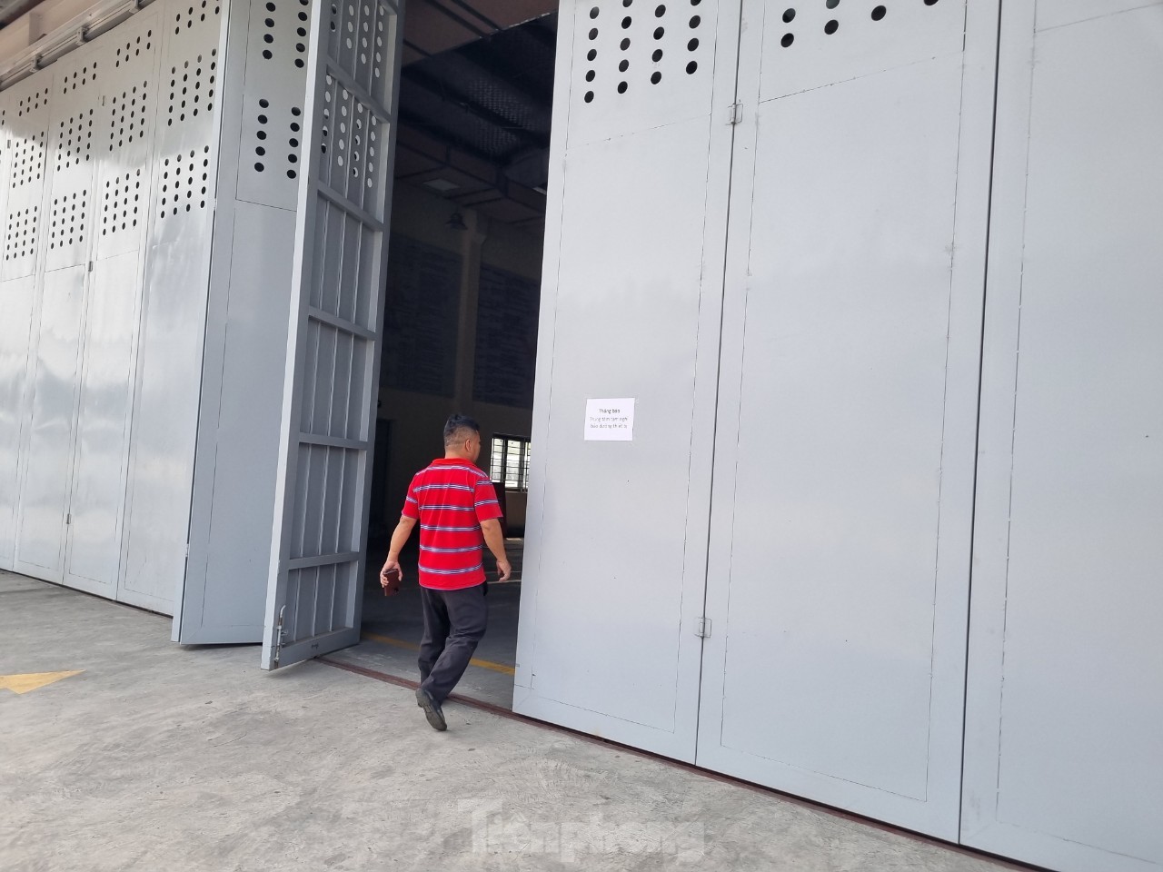 Khủng hoảng nhân sự, tái diễn cảnh xếp hàng chờ đăng kiểm tại Hà Nội - Ảnh 9. Khủng hoảng nhân sự, tái diễn cảnh xếp hàng chờ đăng kiểm tại Hà Nội - Ảnh 9.