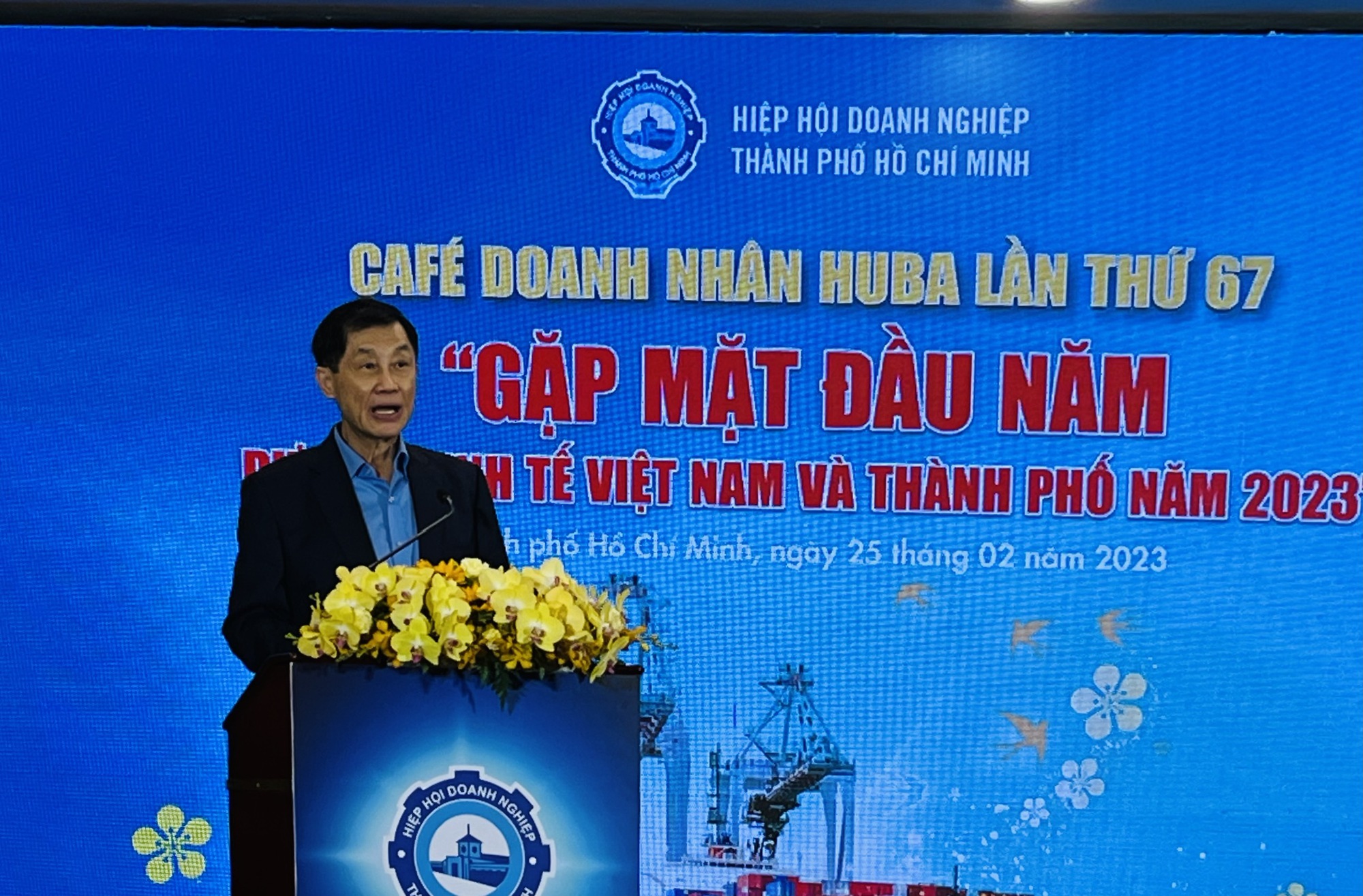 Vua hàng hiệu Johnathan Hạnh Nguyễn động viên các doanh nghiệp đừng hoang mang - Ảnh 1.