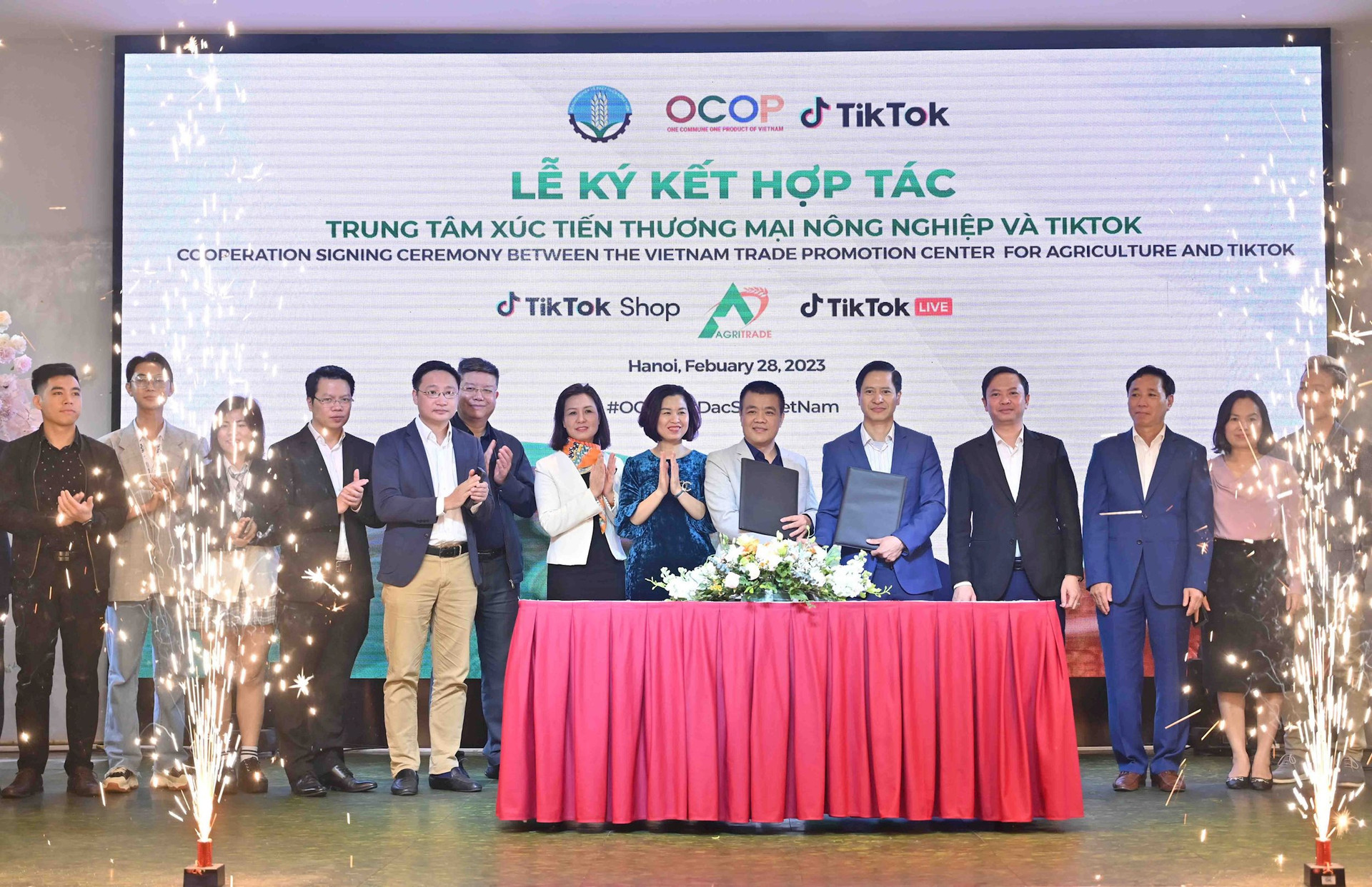 Bán đặc sản trên TikTok giúp Thịt chua Trường Food, trà Hoàng Su Phì, mè xửng Mộc Truly Hue's,... thu hút hơn 350 triệu lượt xem - Ảnh 7.