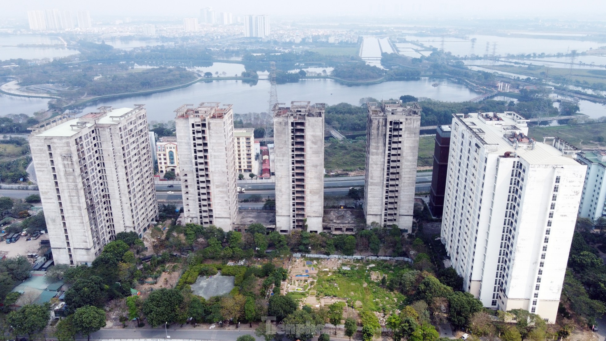 Khu ký túc xá 'nghìn tỷ' bỏ hoang sắp chuyển đổi làm nhà ở xã hội ở Hà Nội - Ảnh 2.
