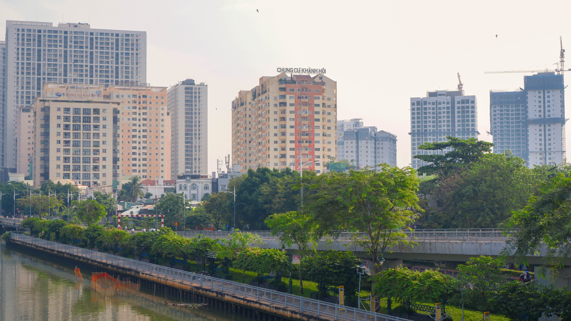 Giá căn hộ cao ngất ngưởng tại quận có mật độ dân số cao nhất Việt Nam - Ảnh 4.