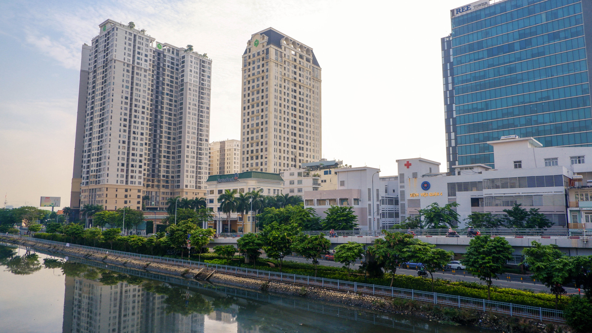 Giá căn hộ cao ngất ngưởng tại quận có mật độ dân số cao nhất Việt Nam - Ảnh 5.