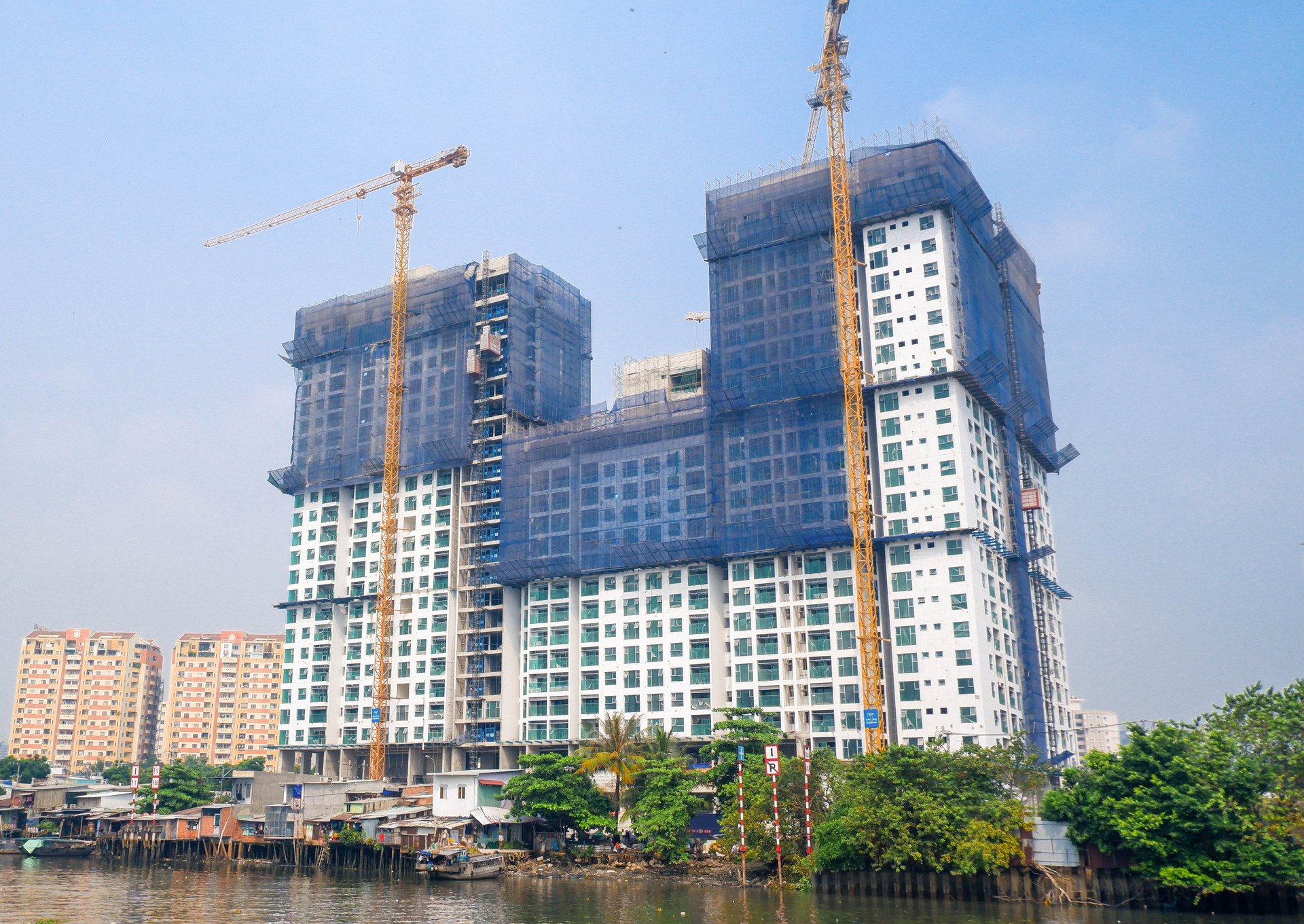 Giá căn hộ cao ngất ngưởng tại quận có mật độ dân số cao nhất Việt Nam - Ảnh 8.