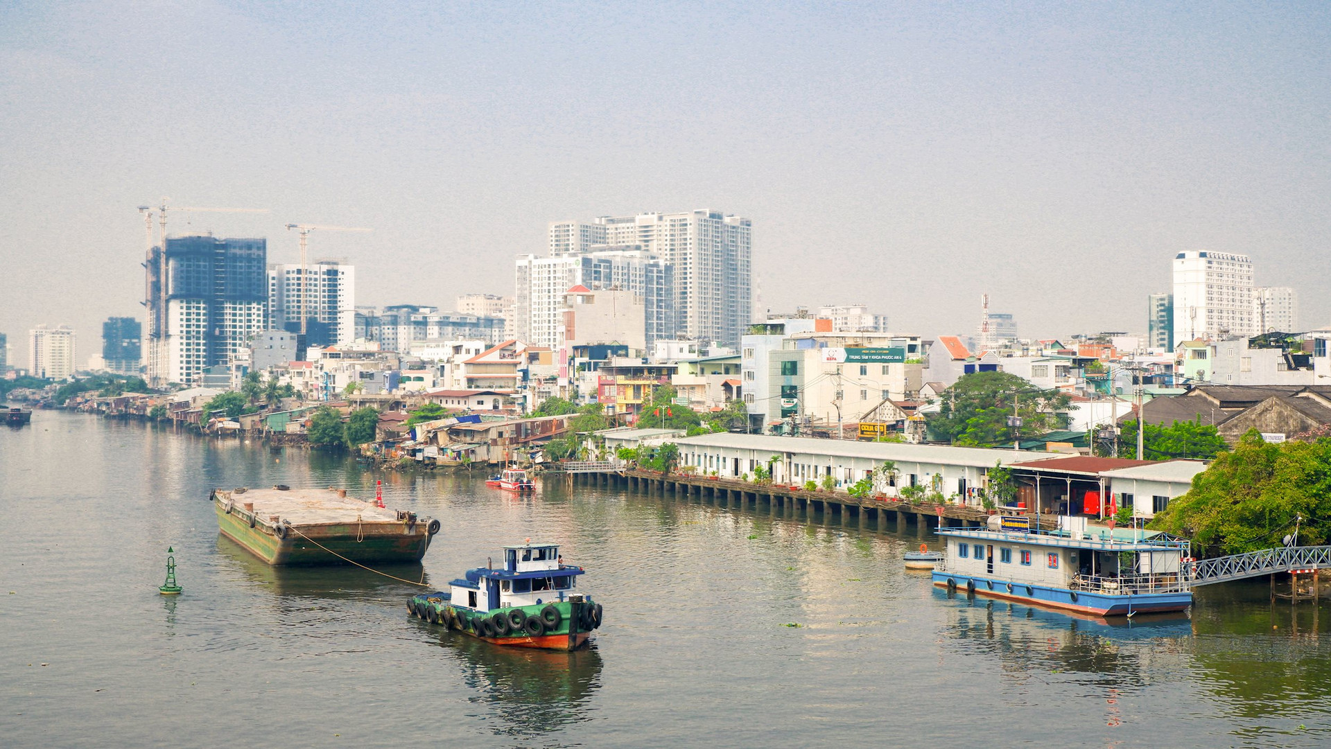 Giá căn hộ cao ngất ngưởng tại quận có mật độ dân số cao nhất Việt Nam - Ảnh 12.