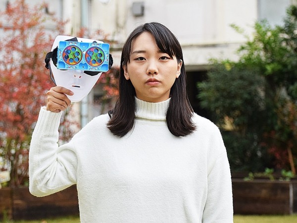 Cô gái vô dụng nhất Nhật Bản – người sáng tạo ra thiết bị nâng ngực tự động, khẩu trang trả đúng khuôn hình: “Mọi người cho là vô dụng, nhưng tôi thấy vui là được!” - Ảnh 1.