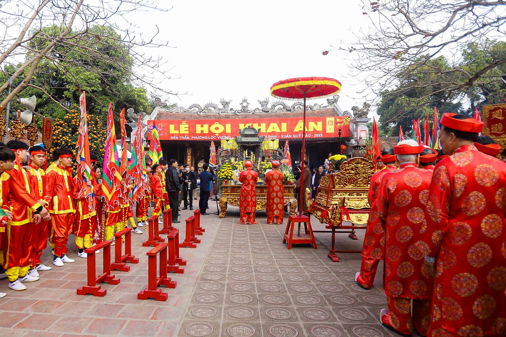 Cận cảnh nghi lễ mở màn Lễ hội khai ấn đền Trần 2023 - Ảnh 5.