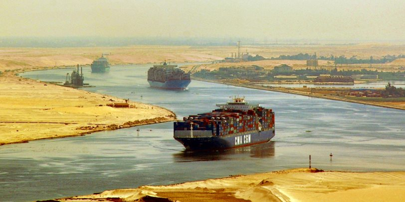 Ai Cập bác tin đồn bán kênh đào Suez - Ảnh 1.