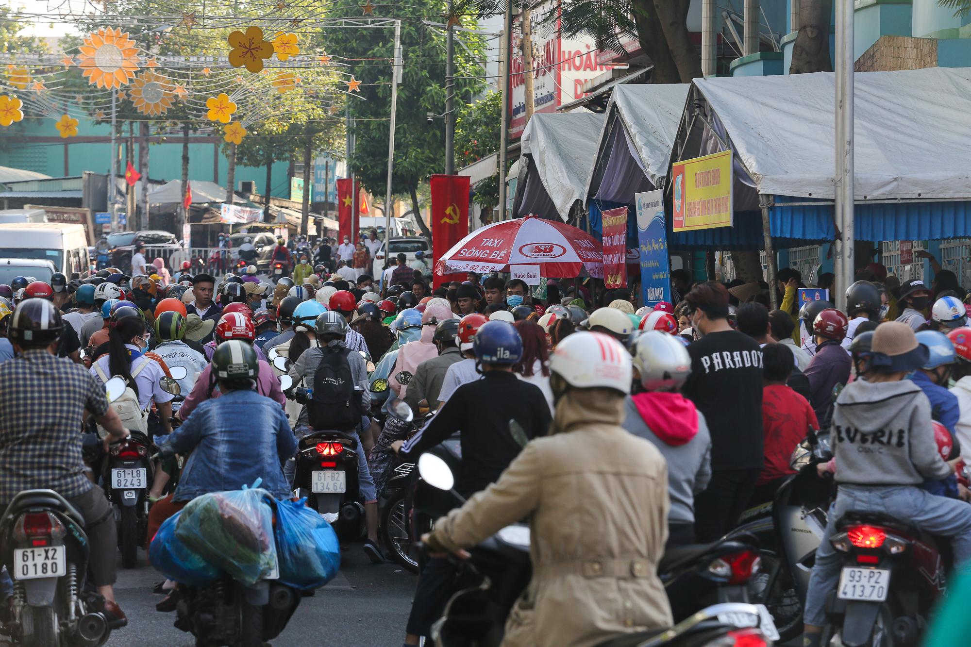 &quot;Bình Dương quá dễ thương&quot;: Thứ gì cũng được miễn phí tại Lễ hội chùa Bà, du khách ấm lòng  - Ảnh 2.