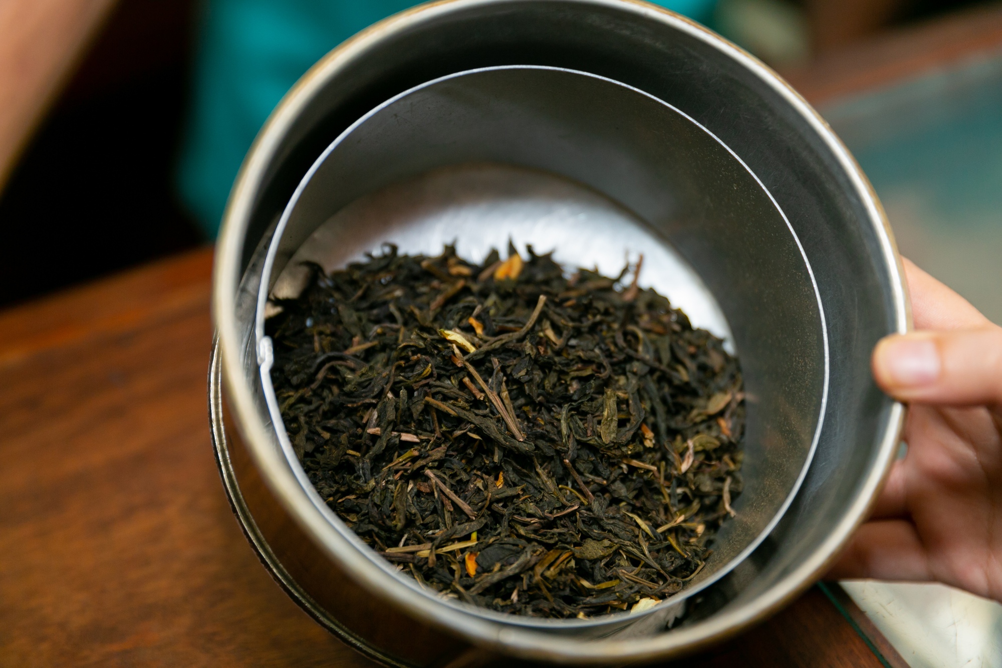 Tiệm trà 70 năm tuổi tại TP.HCM truyền đời “xuyên biên giới” với công thức làm ra hai loại trà quý có khi lên tới 350 triệu đồng/kg - Ảnh 5.