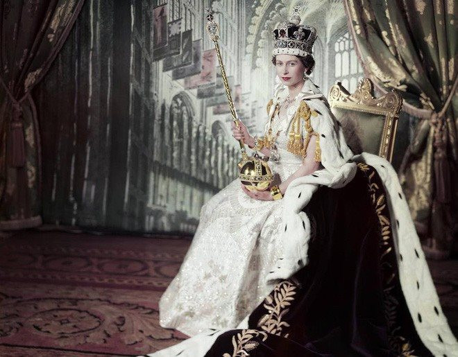 Đúng ngày này 71 năm trước, công chúa 25 tuổi trở thành nữ vương của một siêu đế chế, xác lập nhiều kỷ lục vô tiền khoán hậu - Ảnh 1.