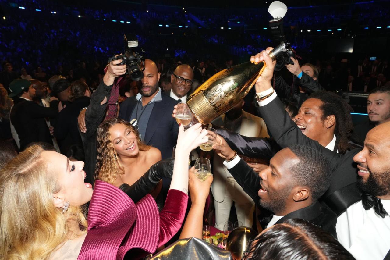 Đẳng cấp Beyoncé: Tới trễ nhưng vẫn giành giải phá kỉ lục &quot;khủng&quot;, còn được dâng cúp Grammy đến tận chỗ ngồi! - Ảnh 5.