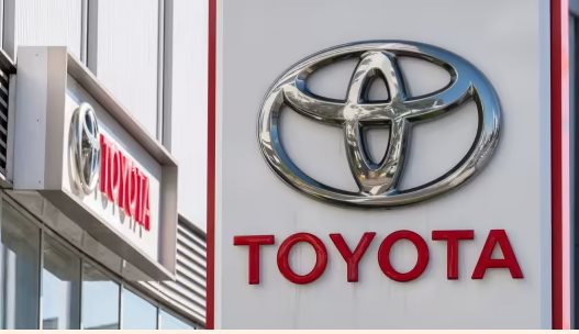 ‘Toyota đang có một lỗ hổng nghiêm trọng trong cuộc đua xe điện’ - Ảnh 1.