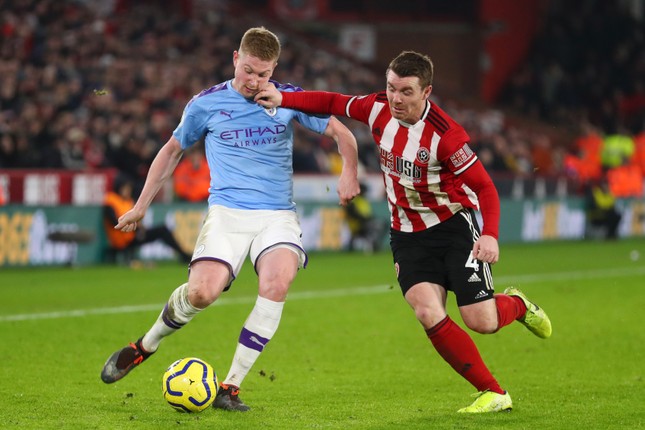 'Tỷ phú giả mạo' hỏi mua đội bóng nổi tiếng của Anh - Ảnh 1.