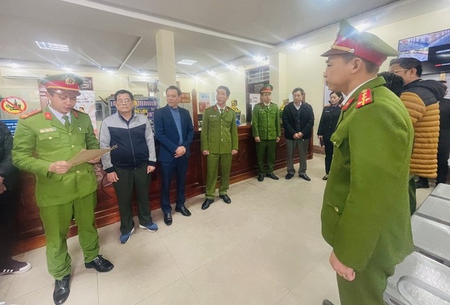 Quy trình môi giới và nhận hối lộ giữa cán bộ đăng kiểm với cò ở Nghệ An - Ảnh 1. Quy trình môi giới và nhận hối lộ giữa cán bộ đăng kiểm với cò ở Nghệ An - Ảnh 1.