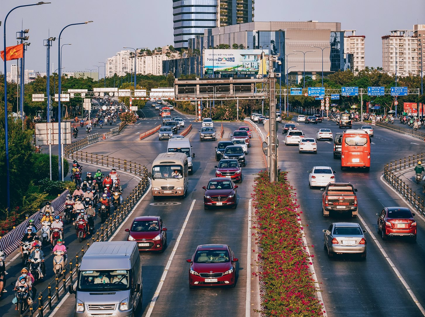 Số ô tô trên 1.000 dân ở Thái Lan là 280, Trung Quốc là 223, Singapore là 149, Việt Nam là bao nhiêu?