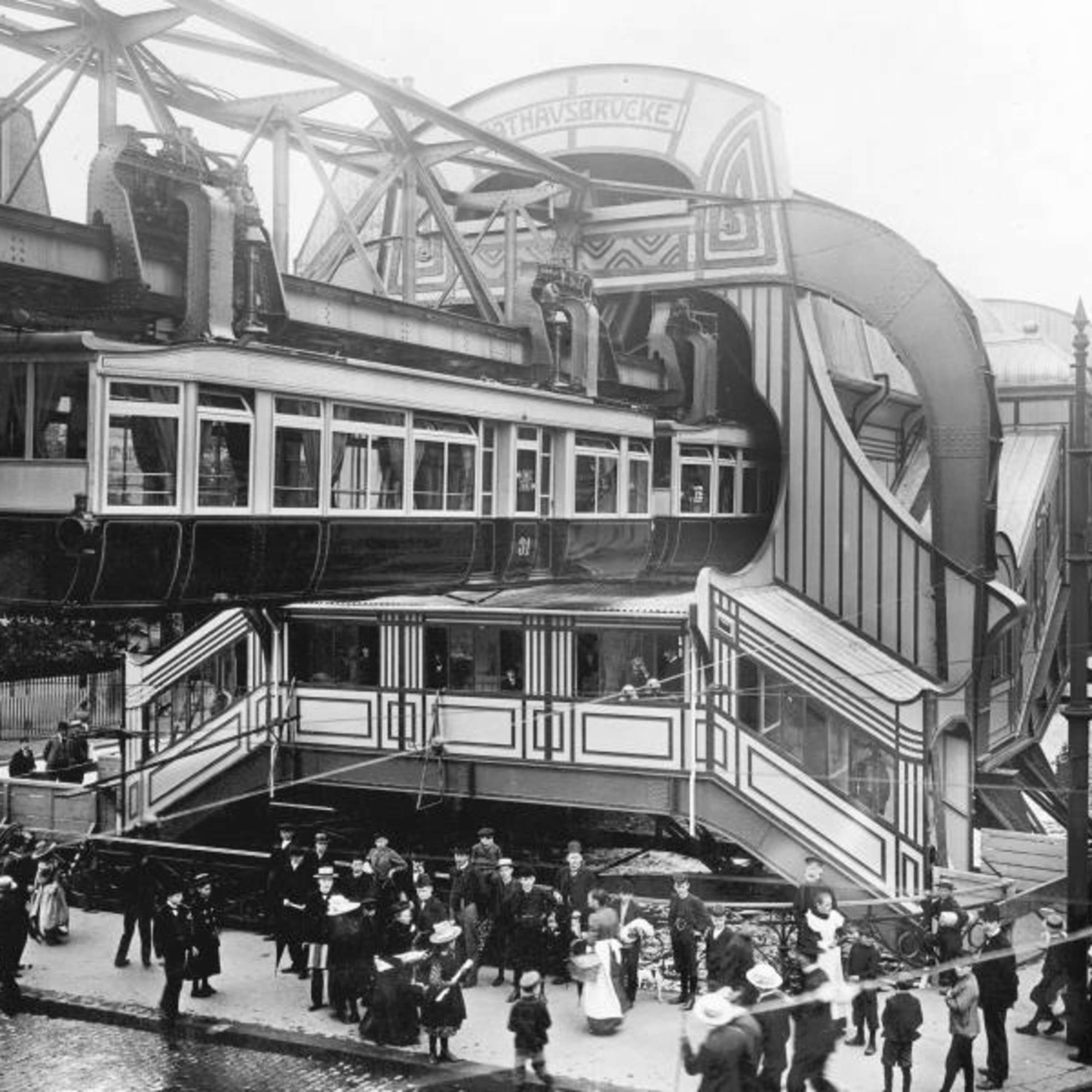 Ghé thăm nước Đức đừng quên trải nghiệm tuyến đường sắt treo đặc biệt và lâu đời nhất thế giới - Ảnh 3. Ghé thăm nước Đức đừng quên trải nghiệm tuyến đường sắt treo đặc biệt và lâu đời nhất thế giới - Ảnh 3.