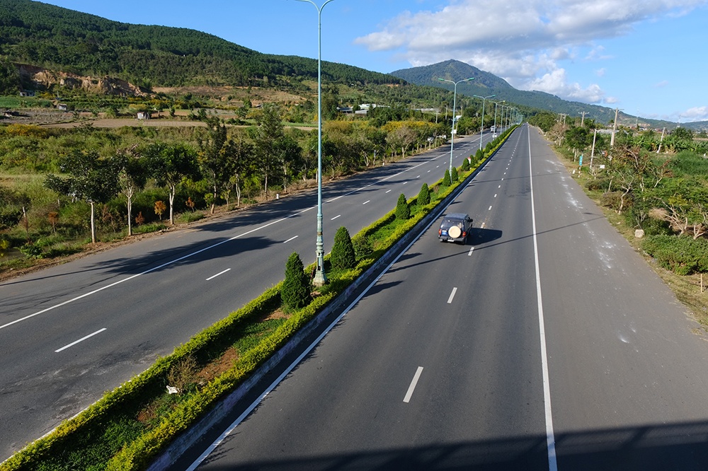 Nổi tiếng với tuyên bố &quot;bảo hành đường 5-10 năm không hỏng&quot;, Tập đoàn Sơn Hải vừa đề xuất làm cao tốc Nha Trang - Liên Khương - Ảnh 2.