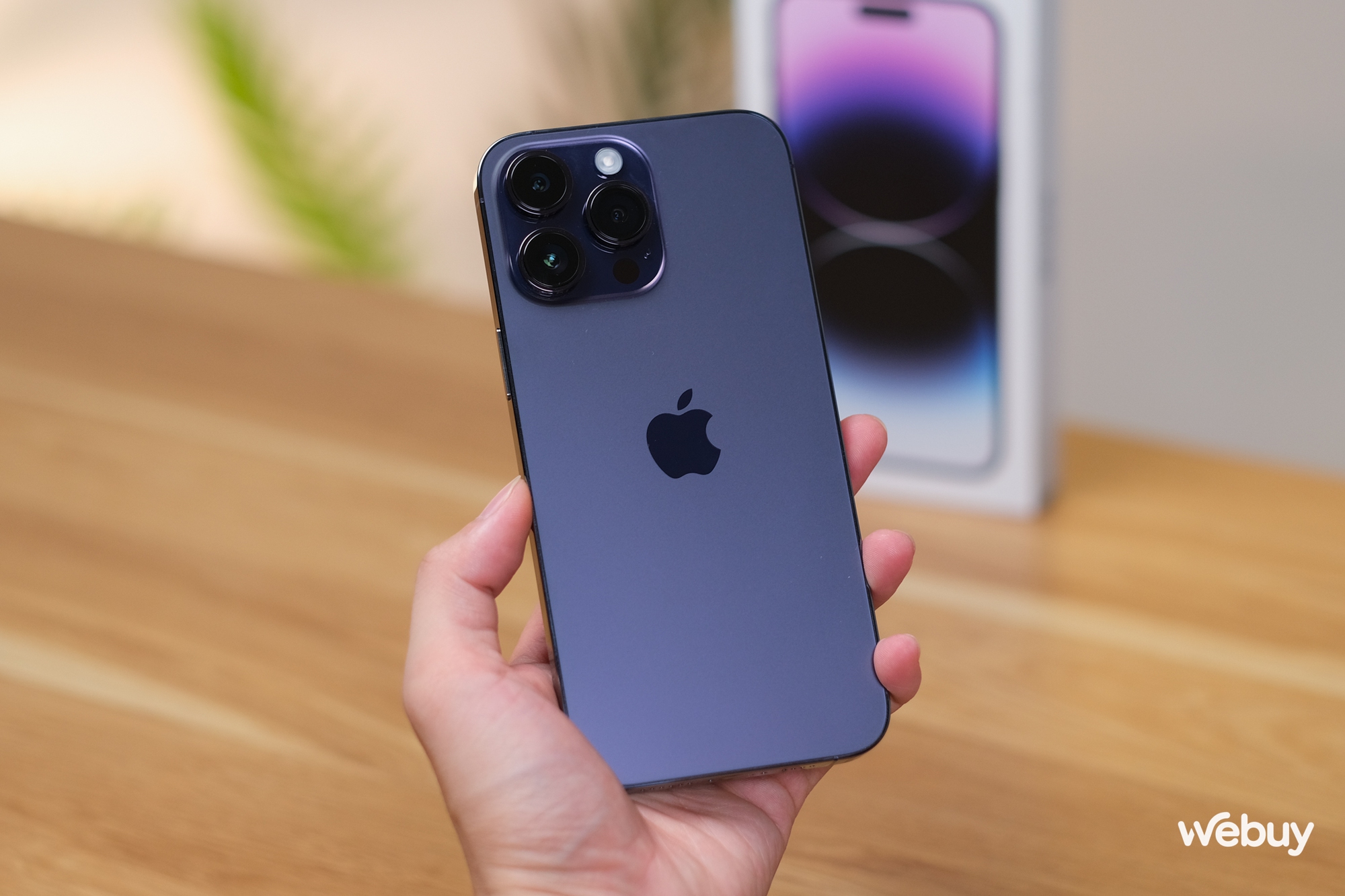 Người dùng hưởng lợi lớn từ vụ Apple ép đại lý mua "bia kèm lạc": iPhone 14 giảm giá sâu, MacBook Air M1 giờ chỉ hơn 19 triệu đồng - Ảnh 2. Người dùng hưởng lợi lớn từ vụ Apple ép đại lý mua "bia kèm lạc": iPhone 14 giảm giá sâu, MacBook Air M1 giờ chỉ hơn 19 triệu đồng - Ảnh 2.