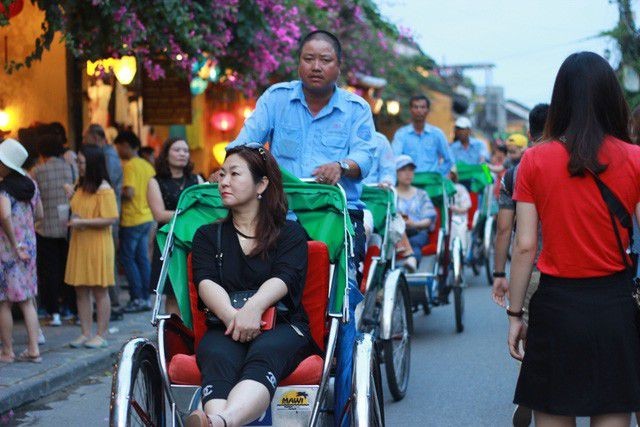 Trung Quốc không mở tour Việt Nam: Doanh nghiệp lữ hành như 'ngồi trên đống lửa' - Ảnh 1.