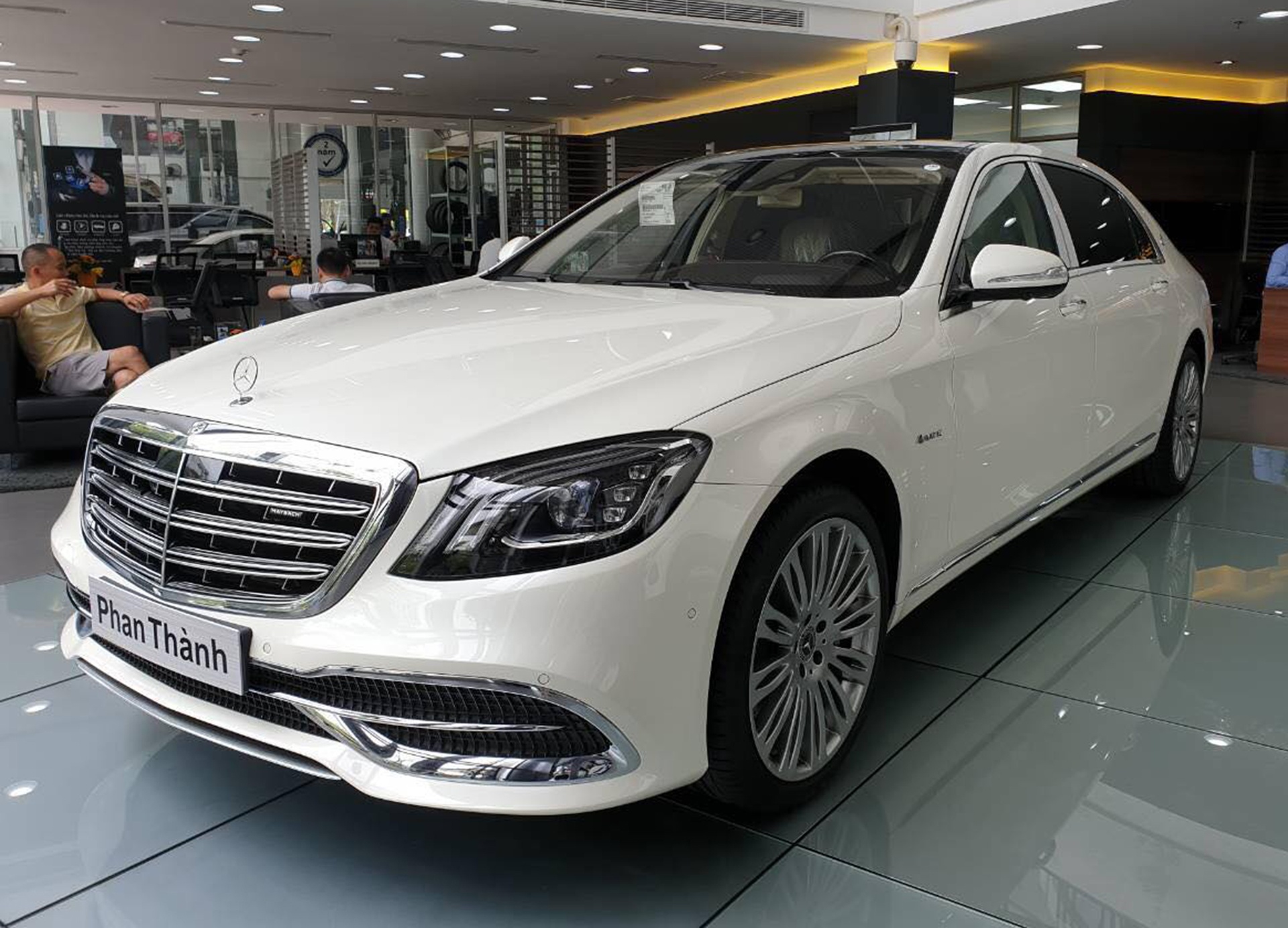 Phan Thành 'chia tay' Mercedes-Maybach S 450 sau gần 5 năm gắn bó: Giá bán lại ngang ngửa S-Class đời mới - Ảnh 4.