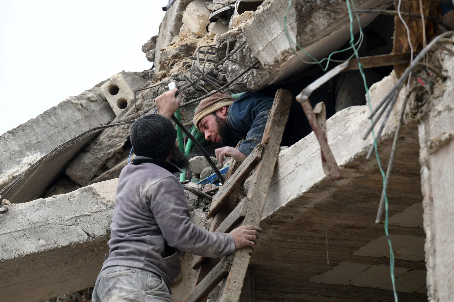 Chùm ảnh hiện trường và nỗ lực cứu hộ sau trận động đất ở Thổ Nhĩ Kỳ và Syria - Ảnh 8.