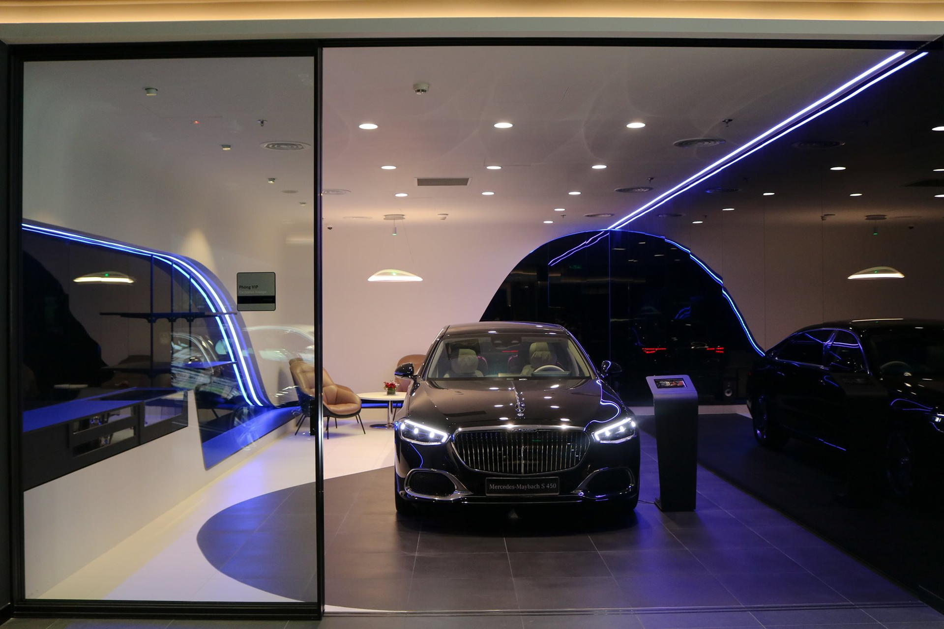 Mercedes-Benz Việt Nam -  Vietnam Star Automobile ra mắt showroom đạt tiêu chuẩn đại lý toàn cầu đầu tiên tại TP.HCM - Ảnh 5.