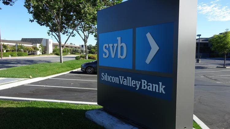 Sốc: Trước khi sụp đổ, SVB không có giám đốc quản lý rủi ro tài chính trong gần 1 năm dù là ngân hàng lớn thứ 16 của Mỹ - Ảnh 2.