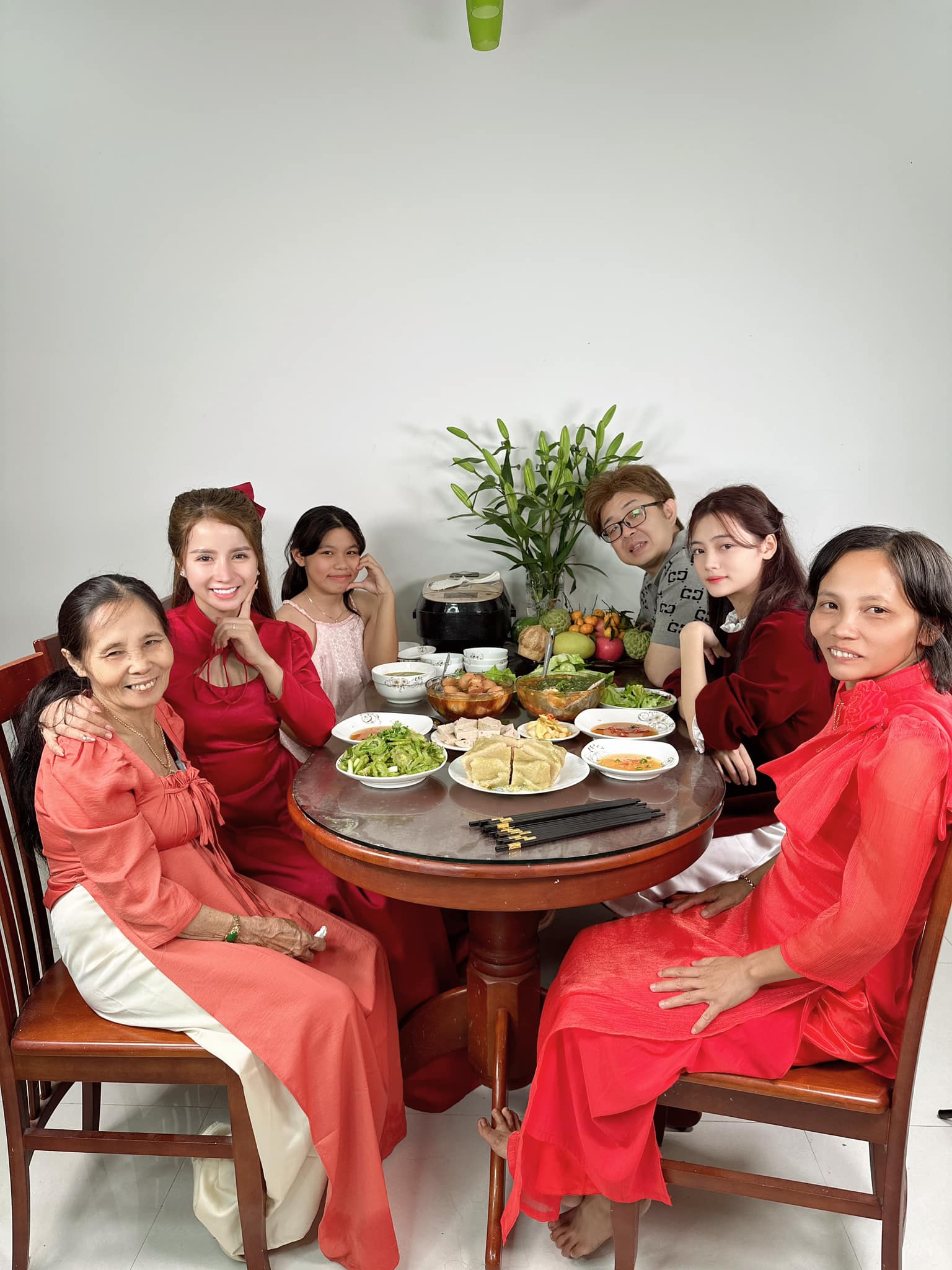 Chuyện tình của "Vợ chồng bà Nhân": Cô gái Việt bập bẹ tiếng Anh vẫn cưa đổ kỹ sư hãng Toyota sang công tác! - Ảnh 4. Chuyện tình của "Vợ chồng bà Nhân": Cô gái Việt bập bẹ tiếng Anh vẫn cưa đổ kỹ sư hãng Toyota sang công tác! - Ảnh 4.