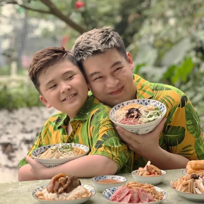 Sự nghiệp kinh doanh đồ ăn “nở hoa” của các TikToker ẩm thực: Tạ Công Bằng, Thiện Nhân lần lượt khai trương cửa hàng lớn - Ảnh 6. Sự nghiệp kinh doanh đồ ăn “nở hoa” của các TikToker ẩm thực: Tạ Công Bằng, Thiện Nhân lần lượt khai trương cửa hàng lớn - Ảnh 6.